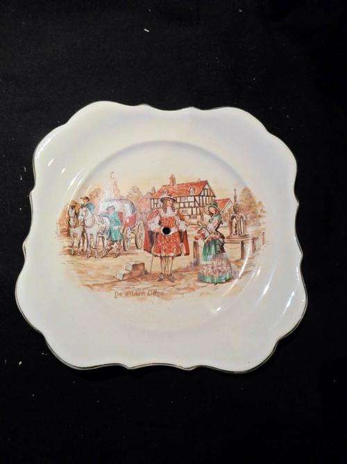 Vintage Lancaster - De Olden Days - Cake plate with hole for stand (no stand)